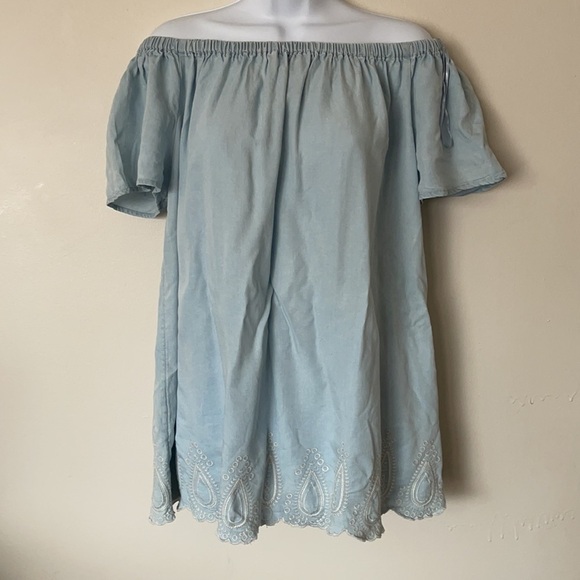 Chloe & Theodore Off Shoulder Top - Picture 2 of 6